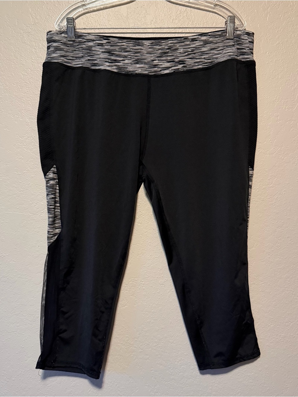 Game Time, Women Black Stretchy Capri Leggings, Size 2XL